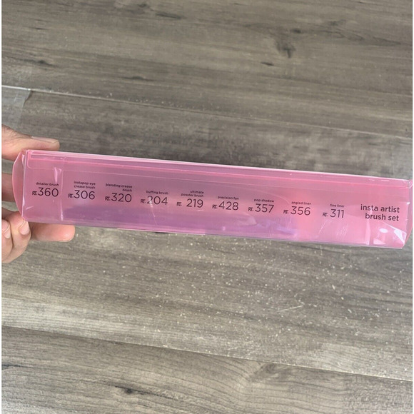 Real Techniques Insta Artist Brush Kit, Face, Cheek & Eye Brush 9 Piece Gift Set - Picture 15 of 16